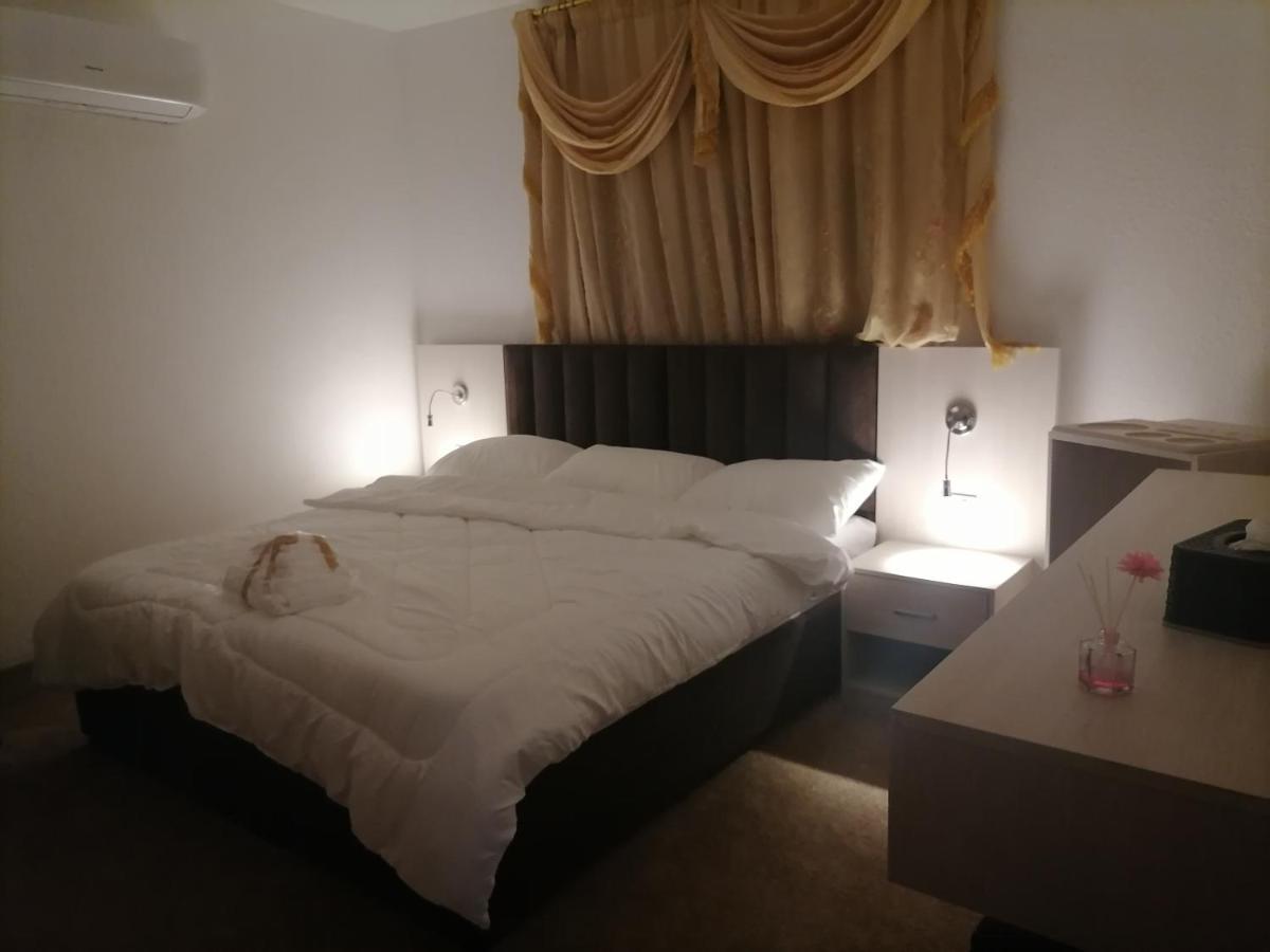 Petra Glamour Hostel At Tayyibah Exterior photo
